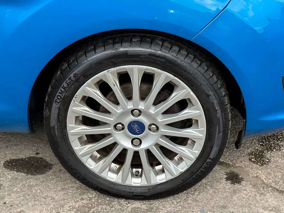 Used 2014 Ford Fiesta Titanium Blue - Interior and Exterior details 19