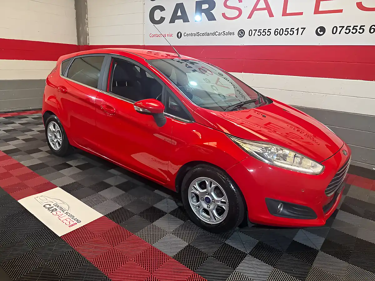 Used 2014 Ford Fiesta Titanium Red - Front View