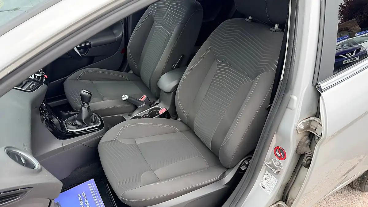 Used 2014 Ford Fiesta Titanium Silver - Interior and Exterior details 18