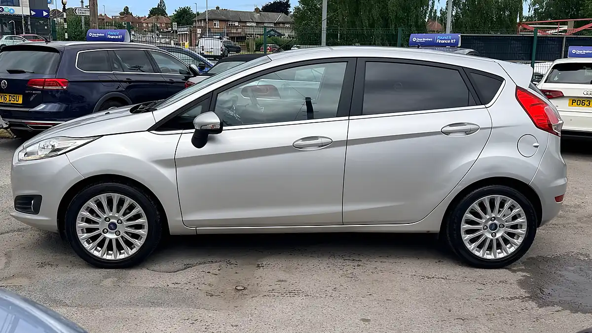 Used 2014 Ford Fiesta Titanium Silver - Interior and Exterior details 6