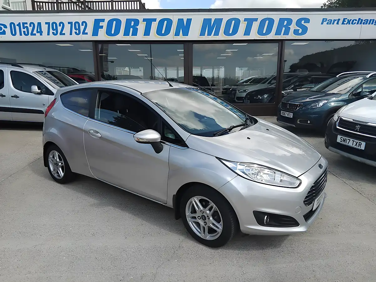 Used 2014 Ford Fiesta Zetec 3DR Silver - Front View