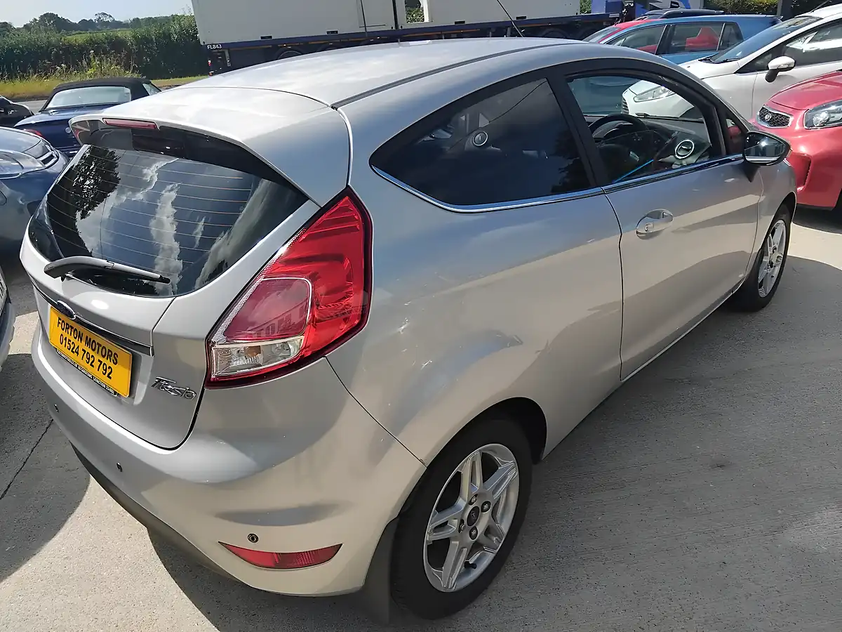 Used 2014 Ford Fiesta Zetec 3DR Silver - Interior and Exterior details 10