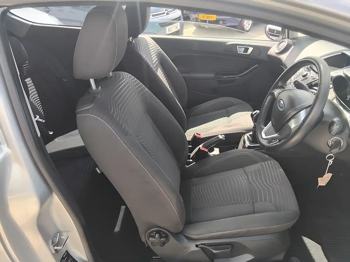 Used 2014 Ford Fiesta Zetec 3DR Silver - Interior and Exterior details 11