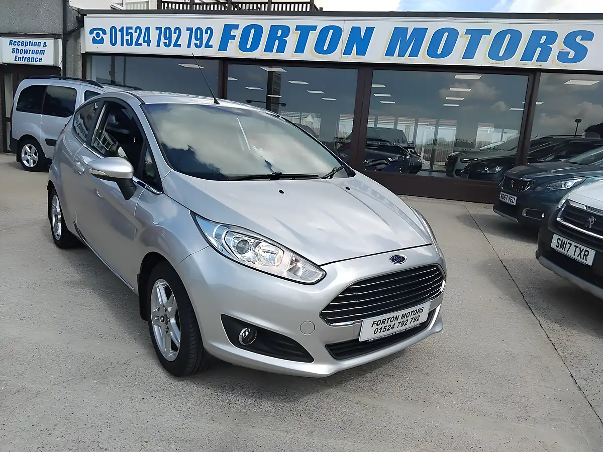 Used 2014 Ford Fiesta Zetec 3DR Silver - Interior and Exterior details 2