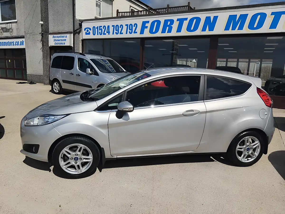 Used 2014 Ford Fiesta Zetec 3DR Silver - Interior and Exterior details 8
