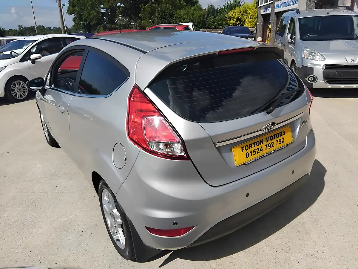 Used 2014 Ford Fiesta Zetec 3DR Silver - Interior and Exterior details 9