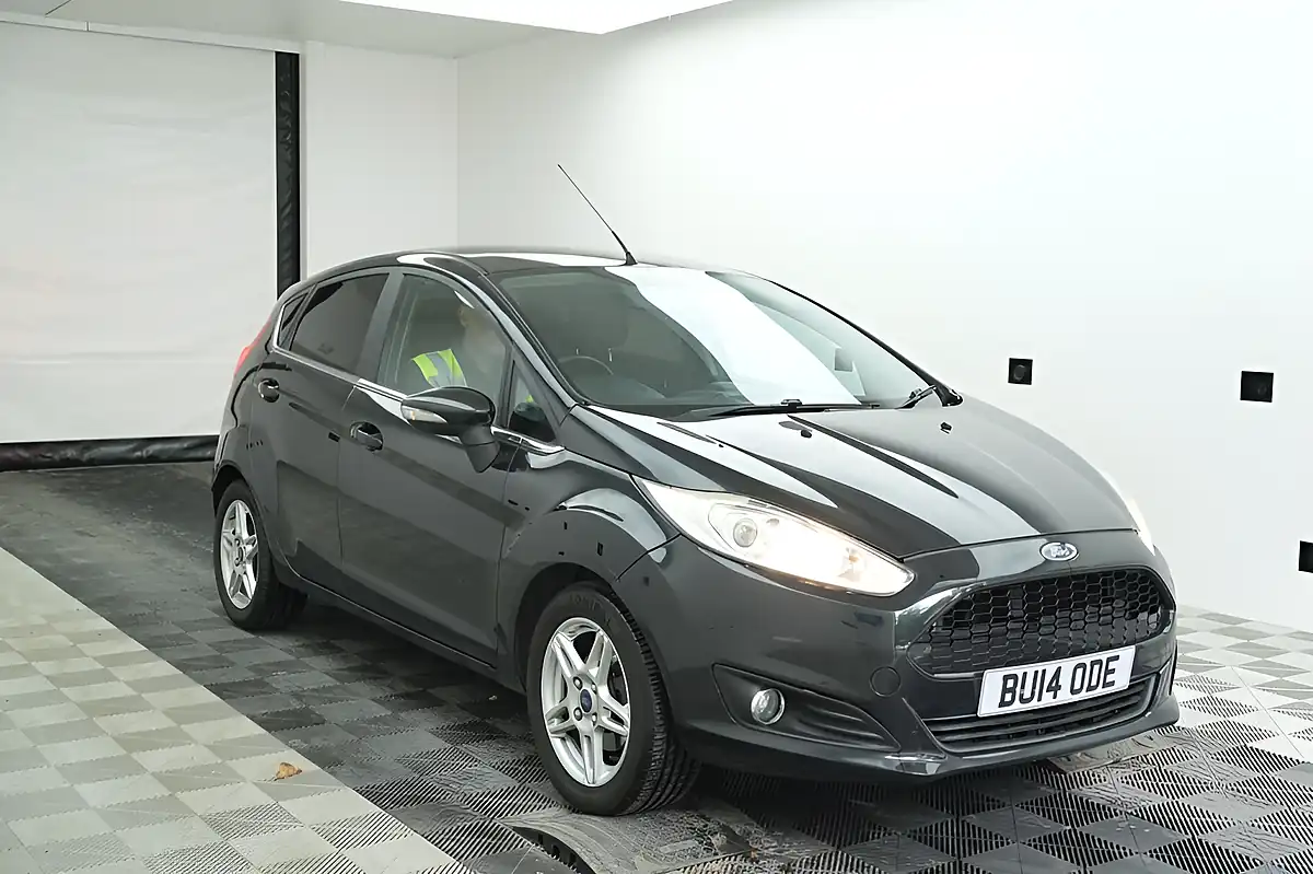 Used 2014 Ford Fiesta Zetec Black - Front View
