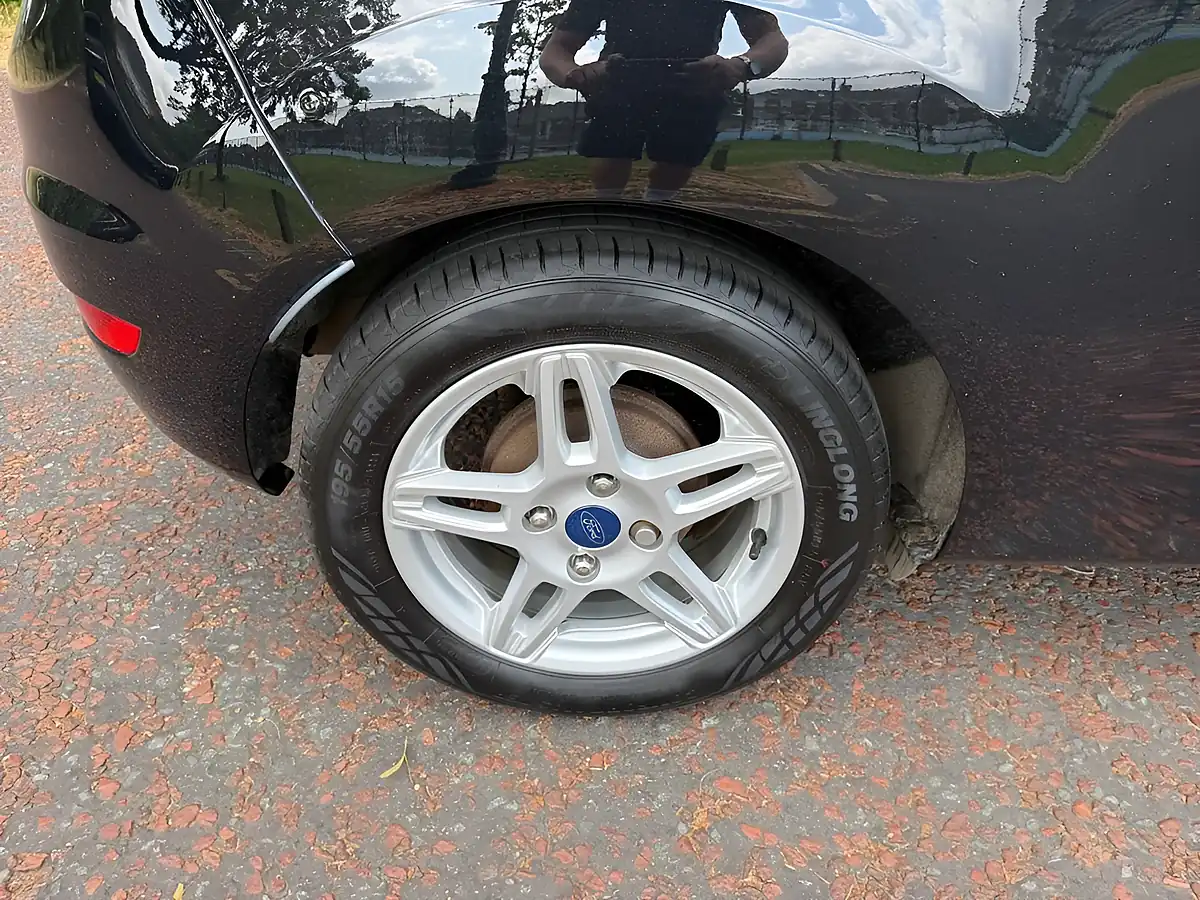 Used 2014 Ford Fiesta Zetec Black - Interior and Exterior details 14