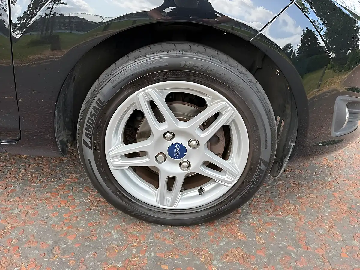 Used 2014 Ford Fiesta Zetec Black - Interior and Exterior details 16