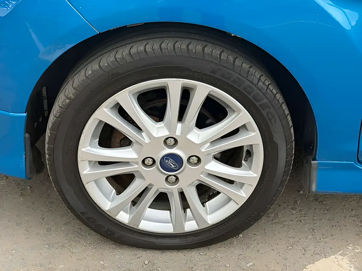 Used 2014 Ford Fiesta Zetec Blue - Interior and Exterior details 10