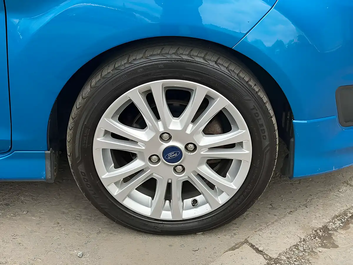 Used 2014 Ford Fiesta Zetec Blue - Interior and Exterior details 11