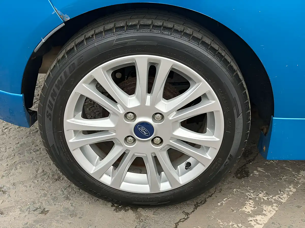 Used 2014 Ford Fiesta Zetec Blue - Interior and Exterior details 12