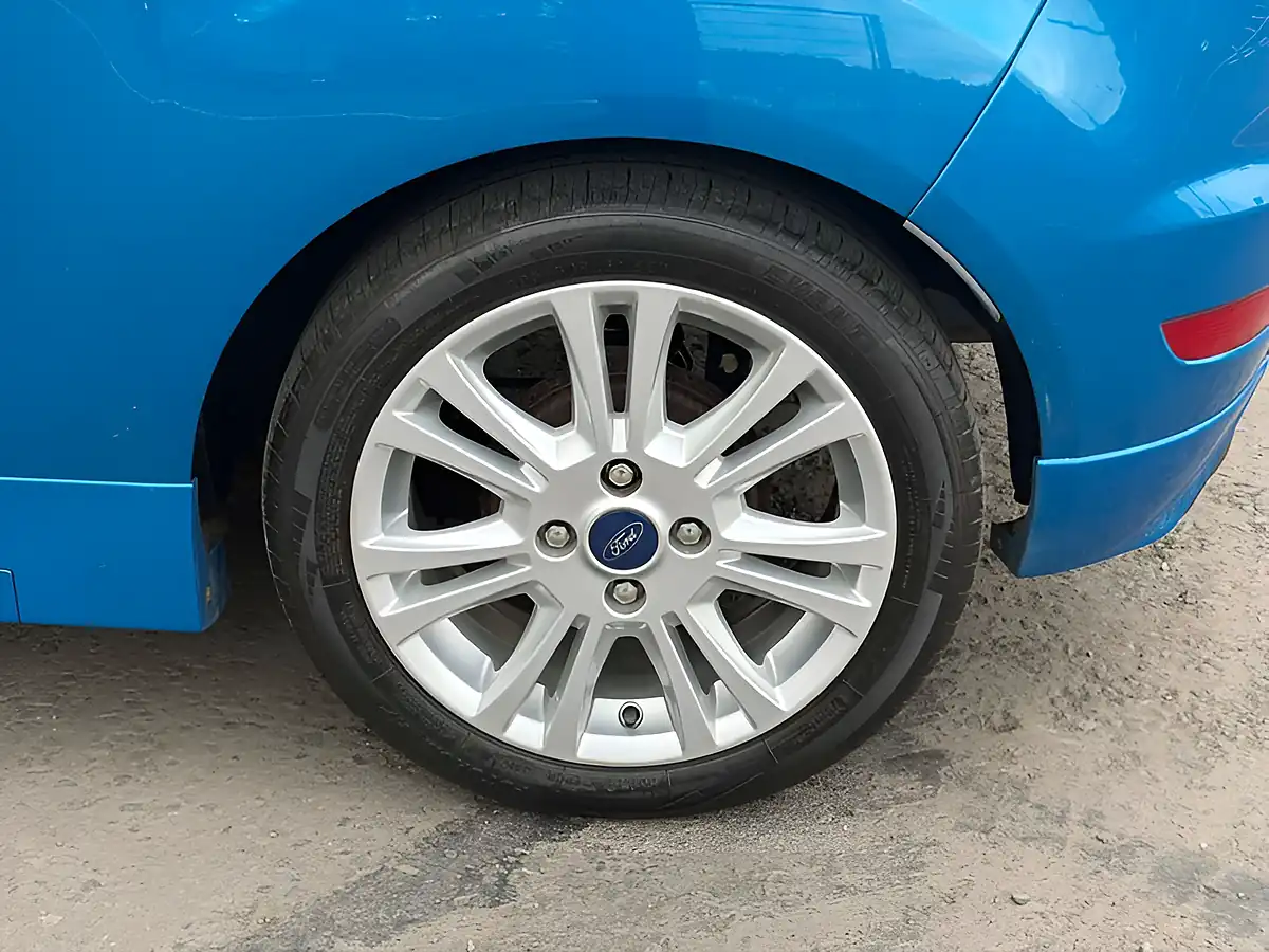 Used 2014 Ford Fiesta Zetec Blue - Interior and Exterior details 9