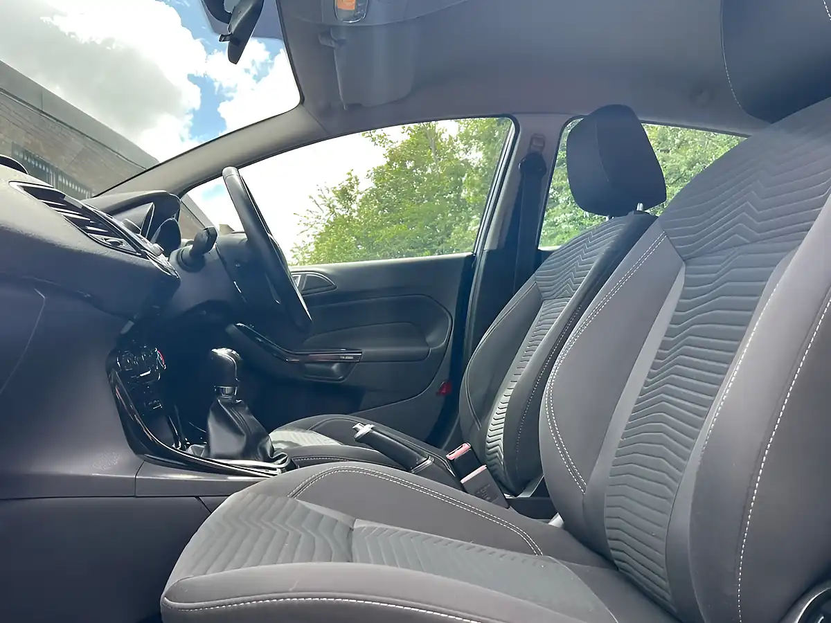 Used 2014 Ford Fiesta Zetec Blue - Interior and Exterior details 16