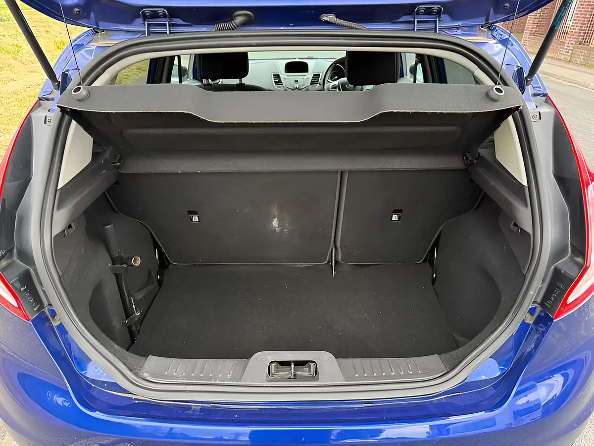 Used 2014 Ford Fiesta Zetec Blue - Interior and Exterior details 8