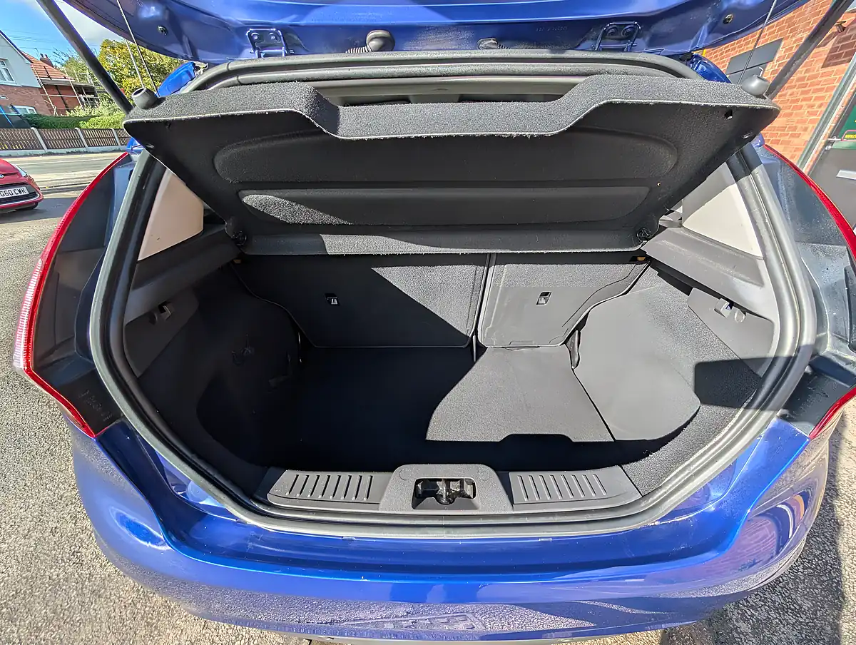 Used 2014 Ford Fiesta Zetec Blue - Interior and Exterior details 12