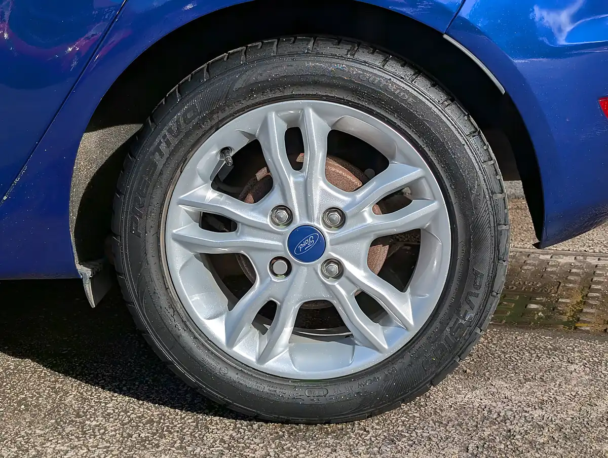 Used 2014 Ford Fiesta Zetec Blue - Interior and Exterior details 8
