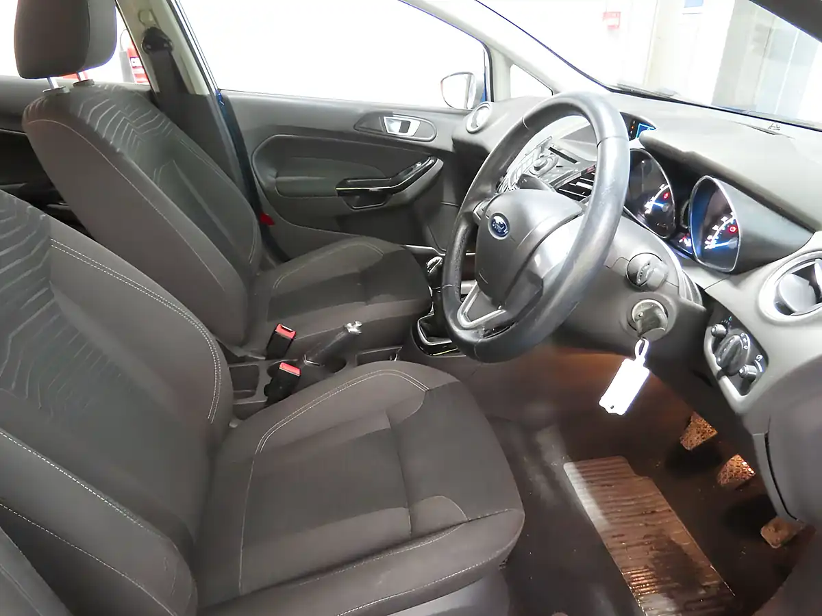 Used 2014 Ford Fiesta Zetec Blue - Interior and Exterior details 8