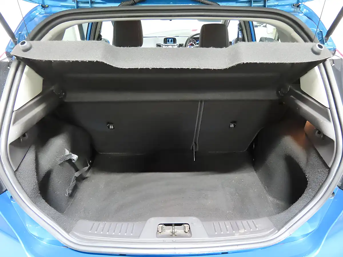 Used 2014 Ford Fiesta Zetec Blue - Interior and Exterior details 9