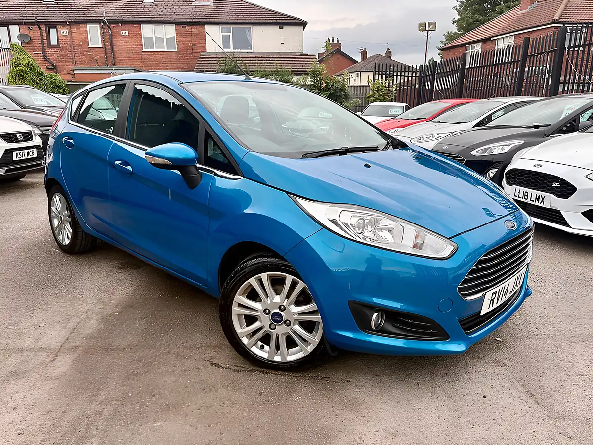 Used 2014 Ford Fiesta Zetec Candy Blue - Front View