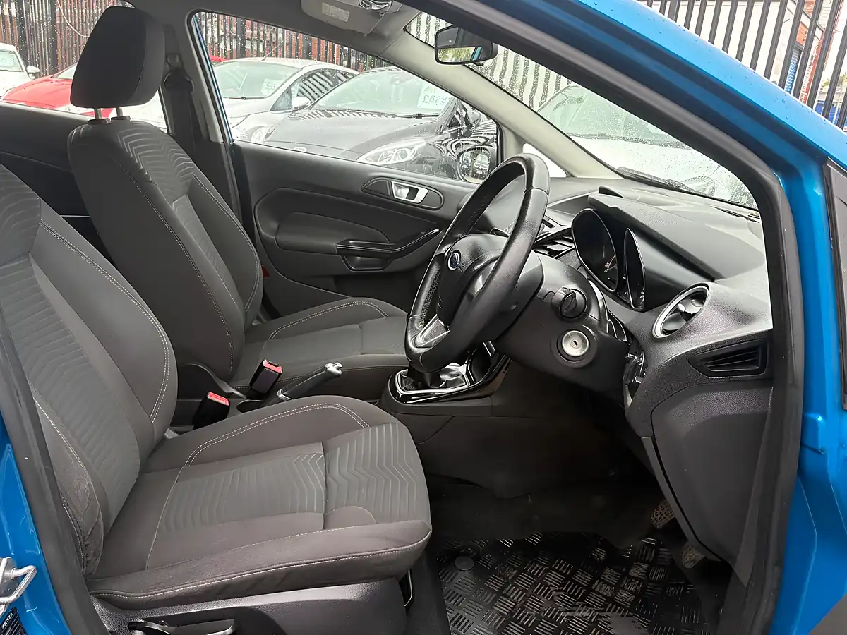 Used 2014 Ford Fiesta Zetec Candy Blue - Interior and Exterior details 13