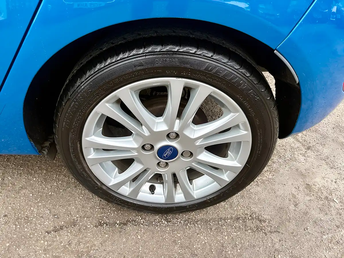 Used 2014 Ford Fiesta Zetec Candy Blue - Interior and Exterior details 17