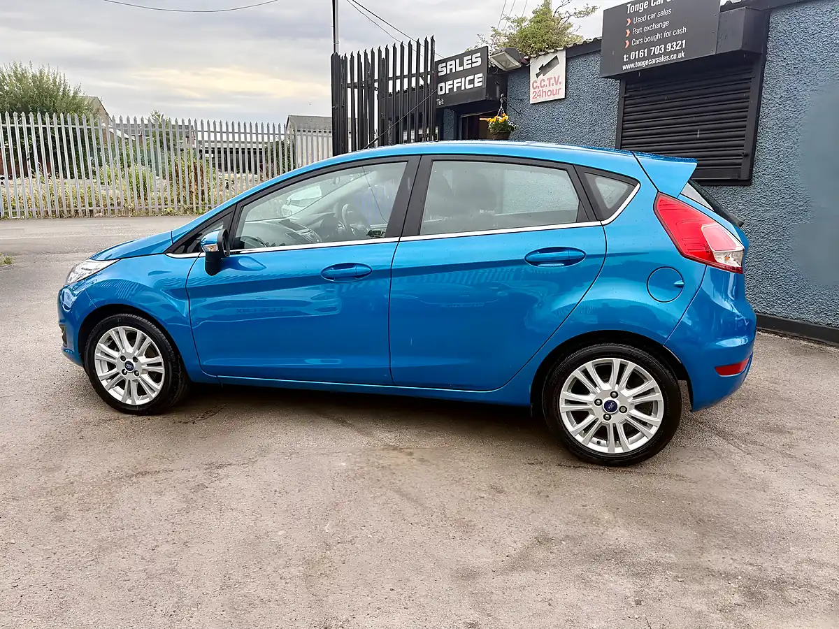 Used 2014 Ford Fiesta Zetec Candy Blue - Interior and Exterior details 5