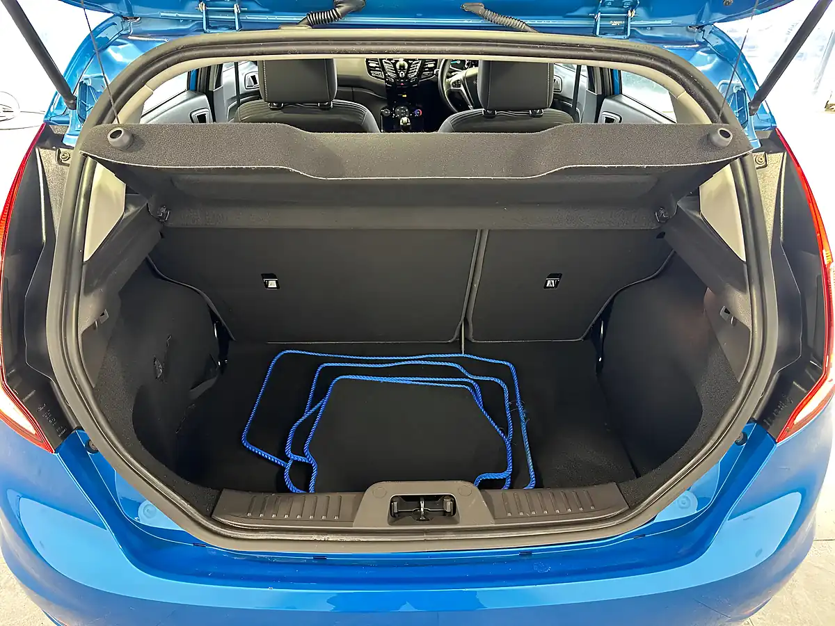 Used 2014 Ford Fiesta Zetec Candy Blue - Interior and Exterior details 11