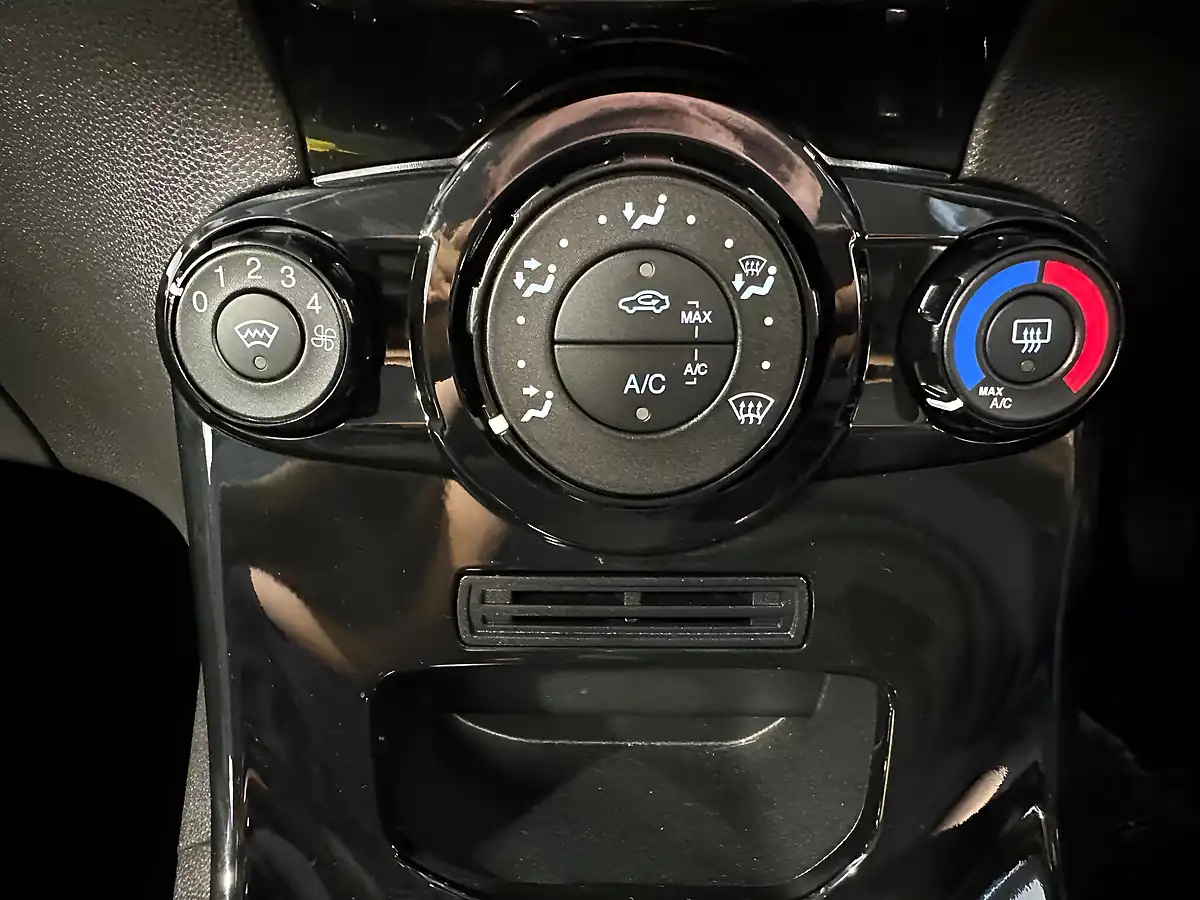 Used 2014 Ford Fiesta Zetec Candy Blue - Interior and Exterior details 13