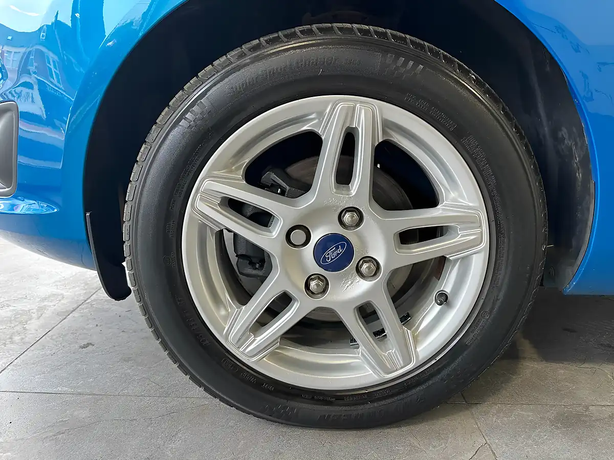Used 2014 Ford Fiesta Zetec Candy Blue - Interior and Exterior details 17