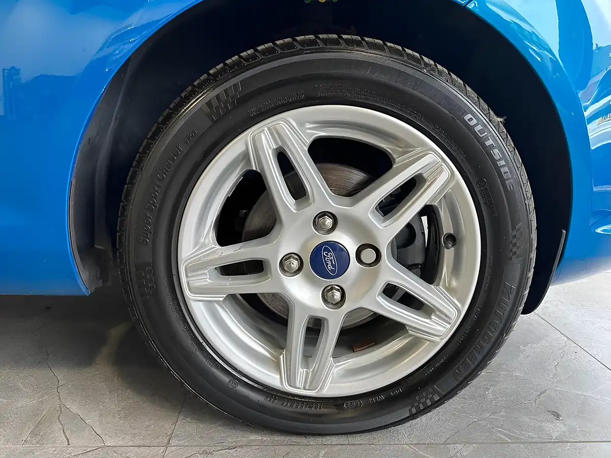 Used 2014 Ford Fiesta Zetec Candy Blue - Interior and Exterior details 18