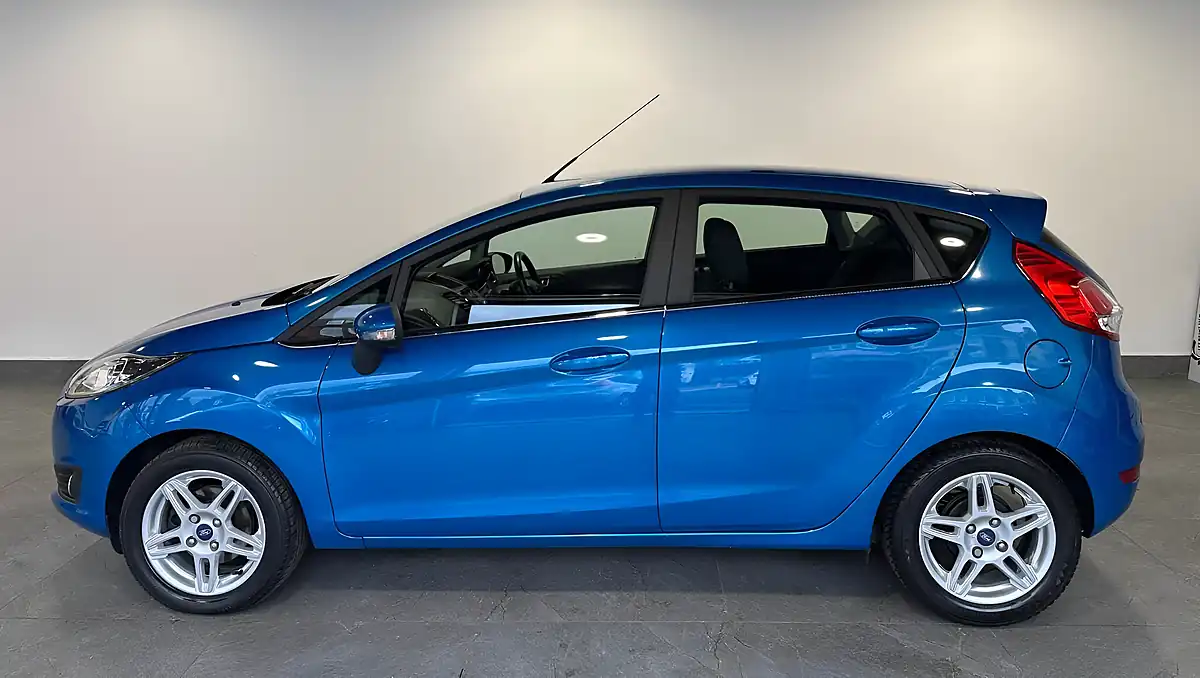 Used 2014 Ford Fiesta Zetec Candy Blue - Interior and Exterior details 6
