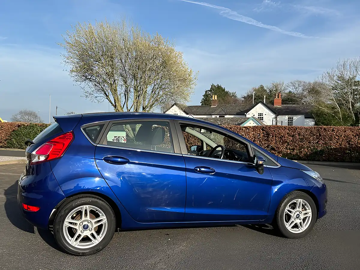 Used 2014 Ford Fiesta Zetec Deep Impact Blue - Interior and Exterior details 10