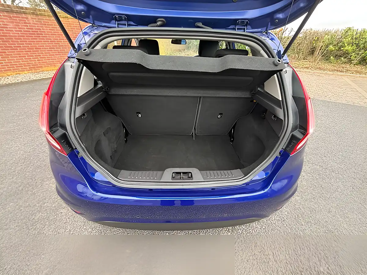 Used 2014 Ford Fiesta Zetec Deep Impact Blue - Interior and Exterior details 14