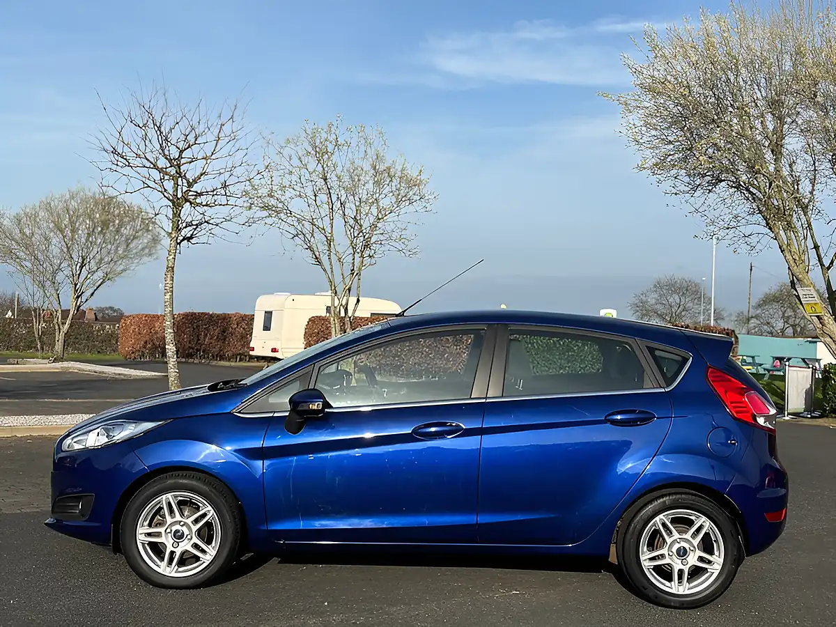 Used 2014 Ford Fiesta Zetec Deep Impact Blue - Interior and Exterior details 16
