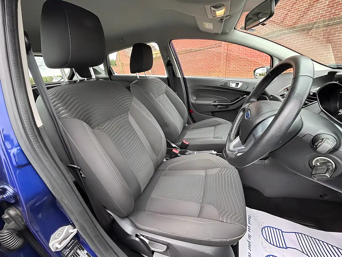 Used 2014 Ford Fiesta Zetec Deep Impact Blue - Interior and Exterior details 17