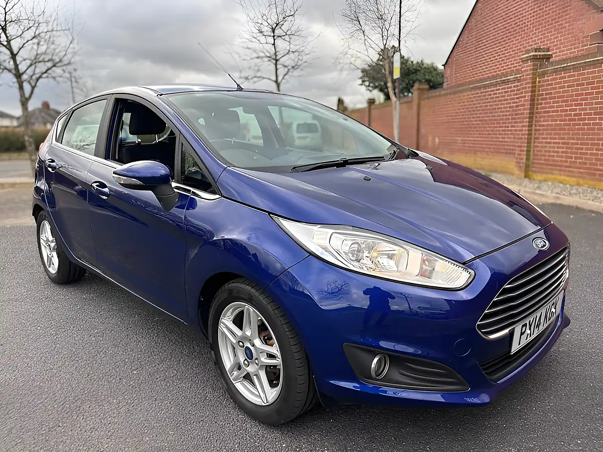 Used 2014 Ford Fiesta Zetec Deep Impact Blue - Interior and Exterior details 7