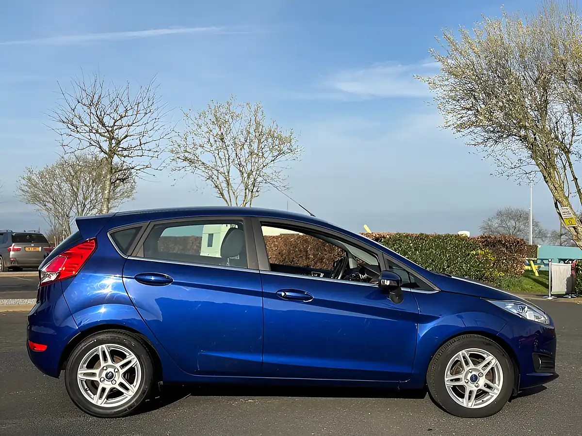 Used 2014 Ford Fiesta Zetec Deep Impact Blue - Interior and Exterior details 9