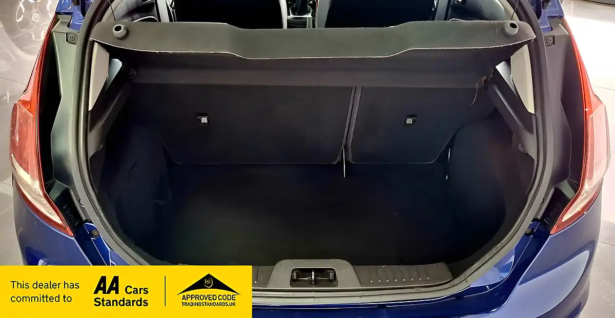 Used 2014 Ford Fiesta Zetec Deep Impact Blue - Interior and Exterior details 20