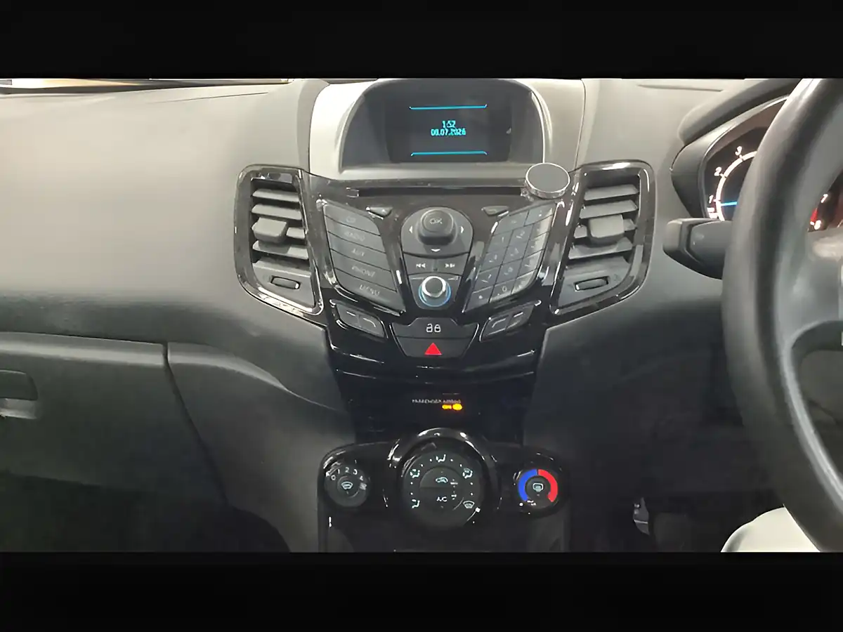 Used 2014 Ford Fiesta Zetec Frozen White - Interior and Exterior details 12
