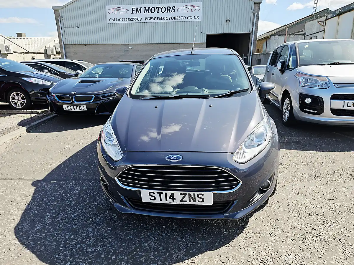 Used 2014 Ford Fiesta Zetec Grey - Front View