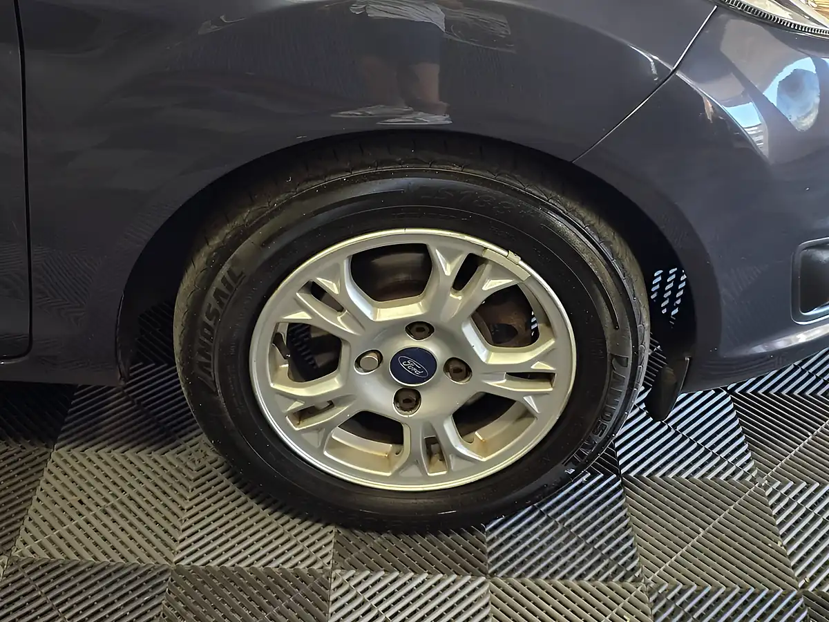 Used 2014 Ford Fiesta Zetec Grey - Interior and Exterior details 19