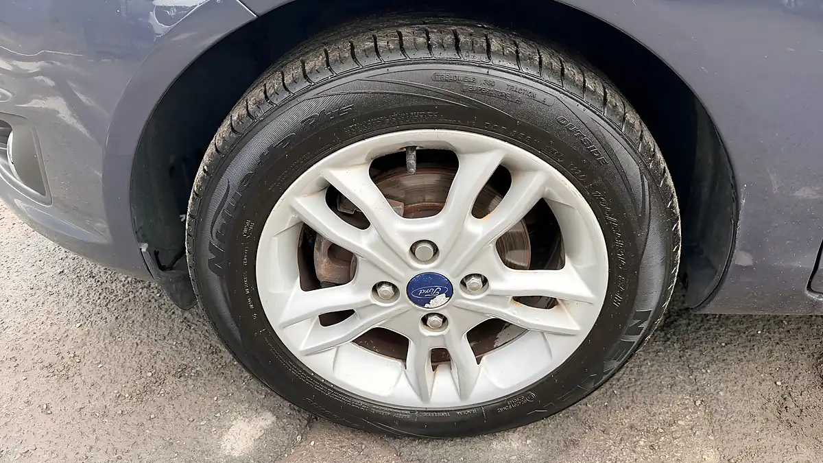 Used 2014 Ford Fiesta Zetec Grey - Interior and Exterior details 20