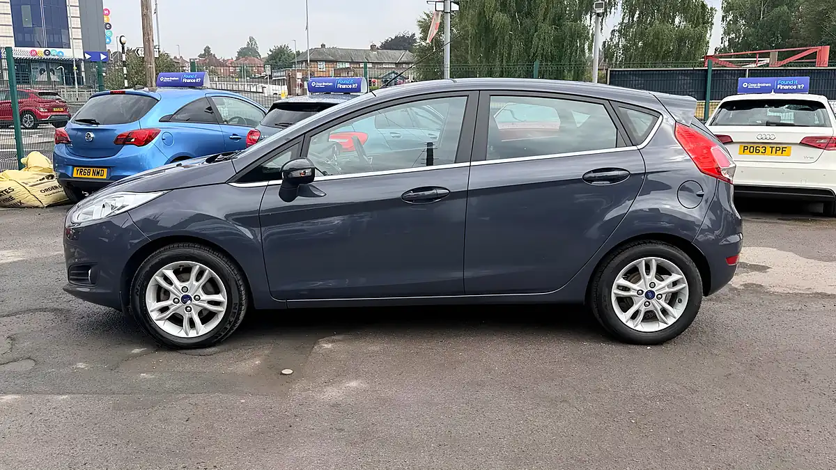 Used 2014 Ford Fiesta Zetec Grey - Interior and Exterior details 6