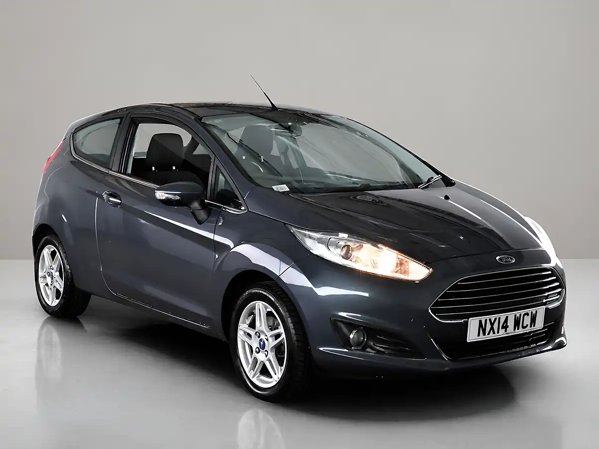 Used 2014 Ford Fiesta Zetec Grey - Front View
