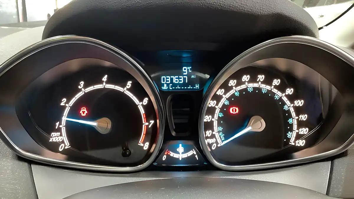 Used 2014 Ford Fiesta Zetec Midnight Sky Grey - Interior and Exterior details 9