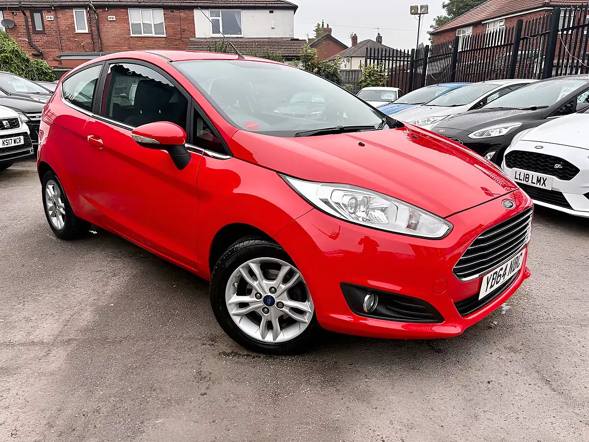 Used 2014 Ford Fiesta Zetec Race Red - Front View