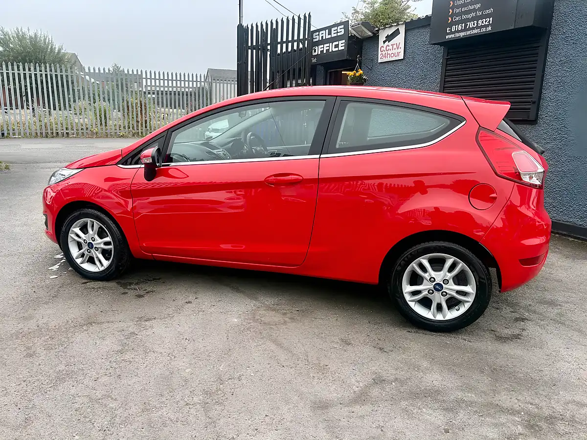 Used 2014 Ford Fiesta Zetec Race Red - Interior and Exterior details 5