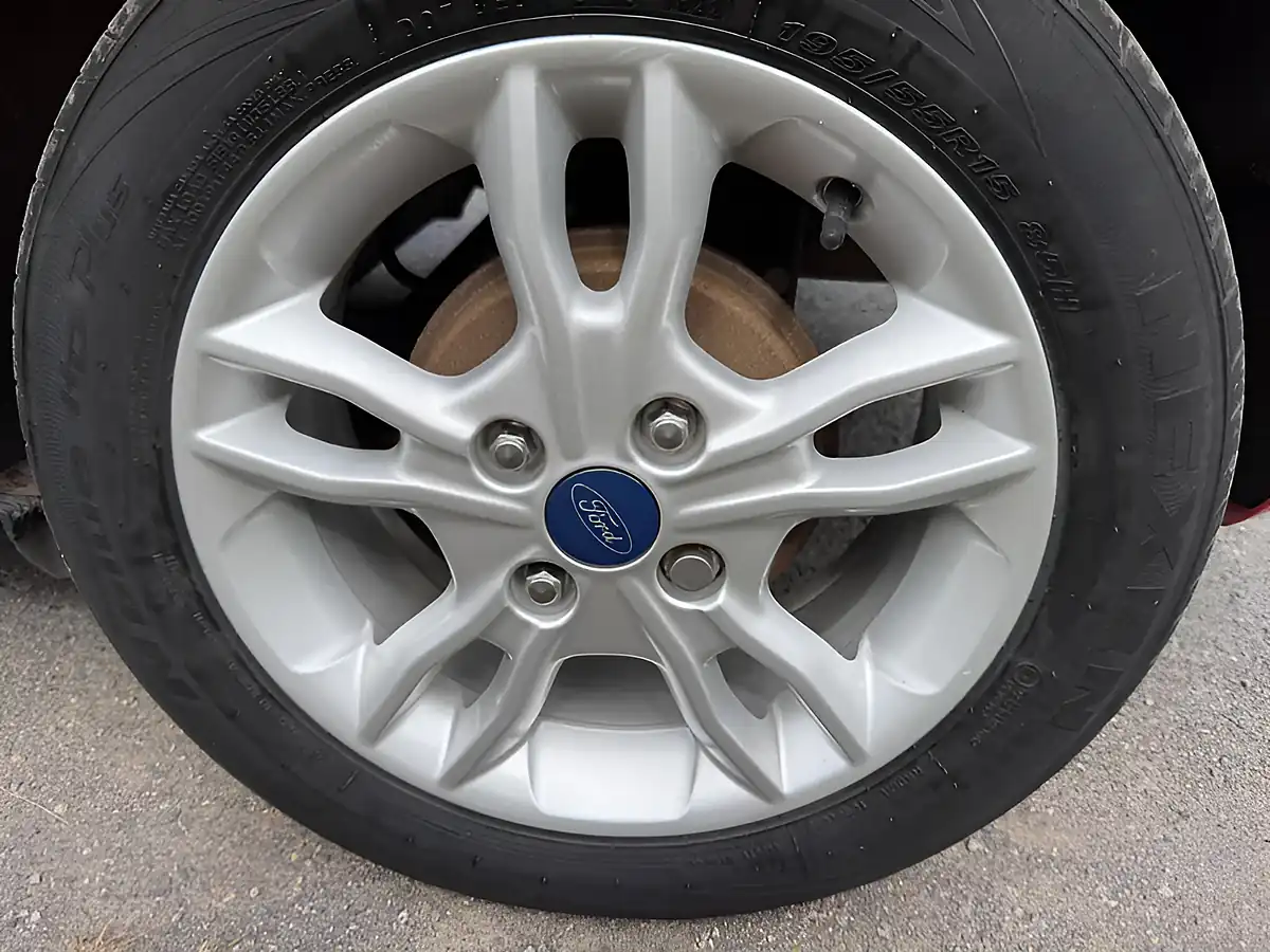 Used 2014 Ford Fiesta Zetec Race Red - Interior and Exterior details 14