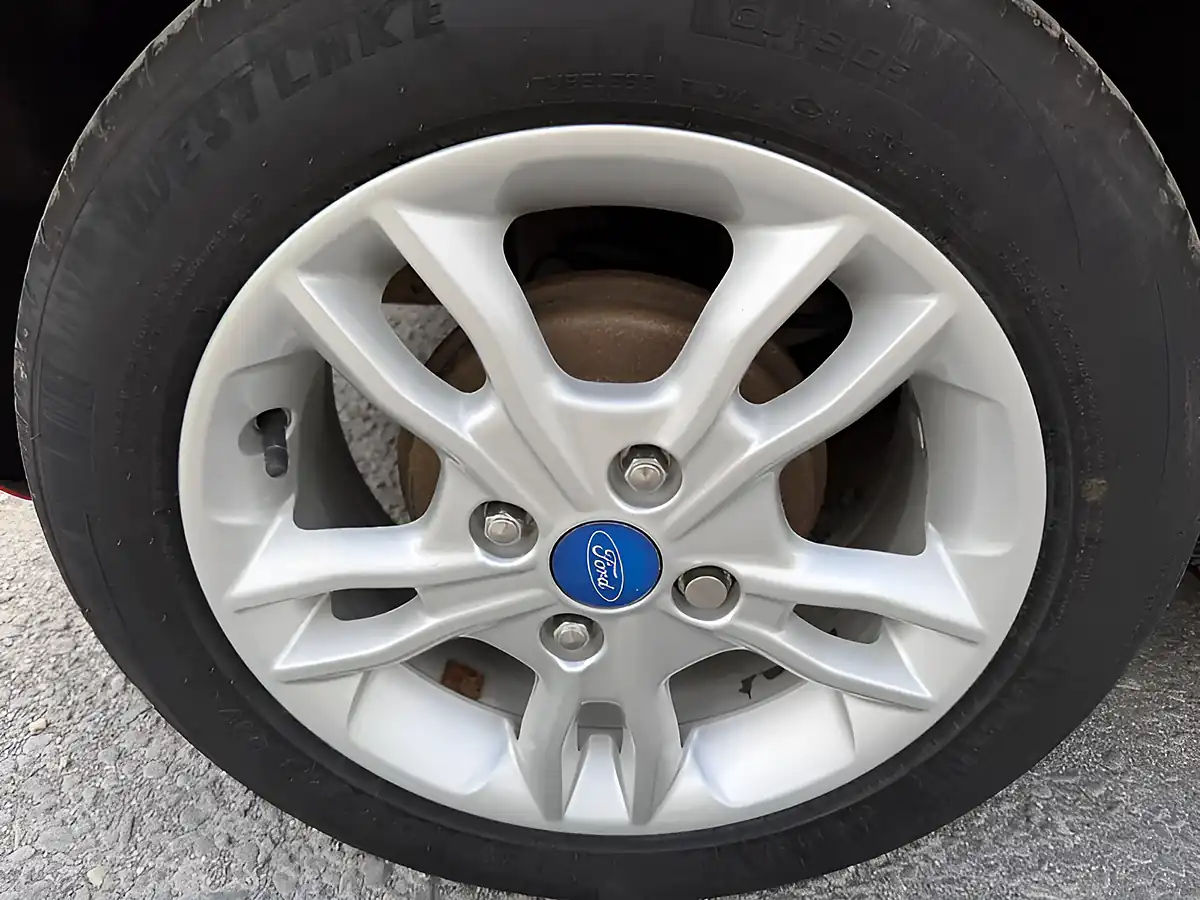 Used 2014 Ford Fiesta Zetec Race Red - Interior and Exterior details 15